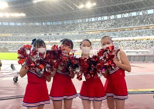 高校チア衣装 赤いメイク チアリーディング部 国立競技場で元気
