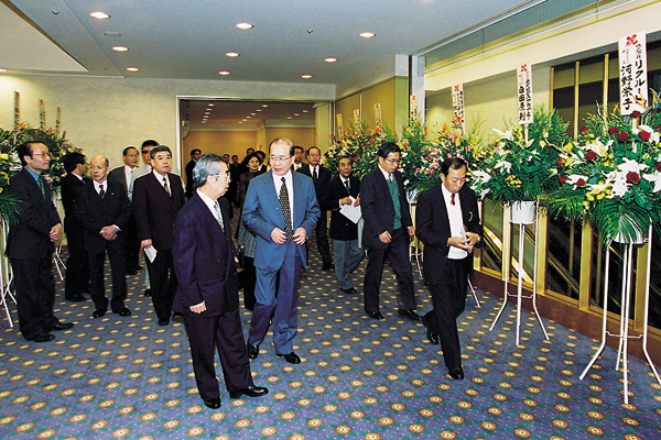 創立記念パーティの様子