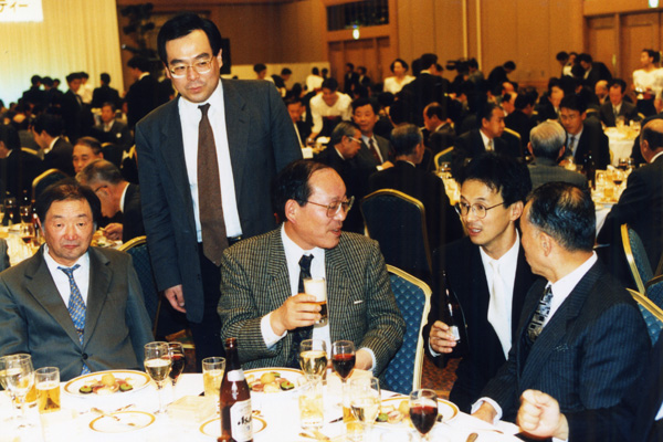 創立記念パーティの様子