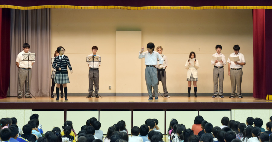 演劇同好会が錦糸小学校で「読み聞かせ」公演を行いました