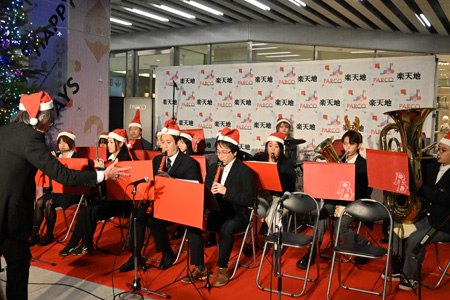 楽天地のクリスマスツリー点灯式