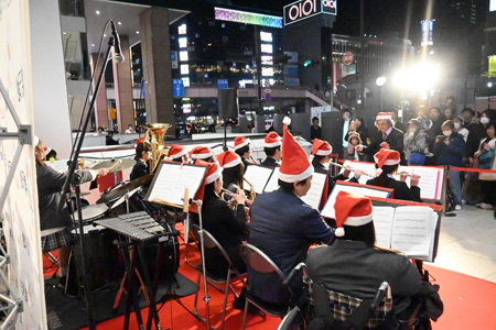 楽天地のクリスマスツリー点灯式