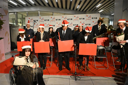 楽天地のクリスマスツリー点灯式