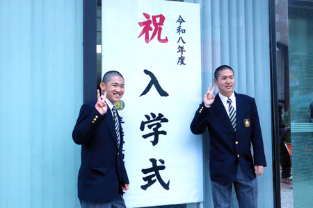 2026年入学式看板前スナップ